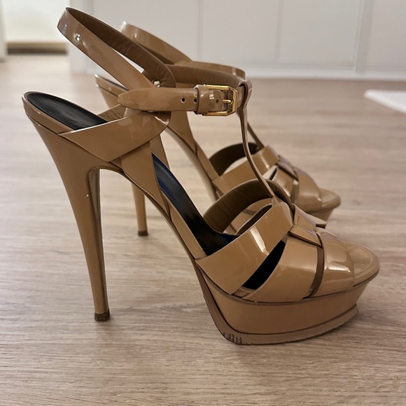YSL - TRIBUTE PLATFORM SANDALS IN PATENT LEATHER - Picture 4 of 17